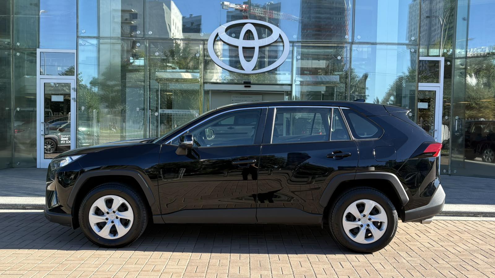Toyota RAV4 2019 року з пробігом 53919 км, Універсал, Тойота Центр Київ "Автосаміт Укравто", м.Київ - 1292850 ГРН | Фото № 3