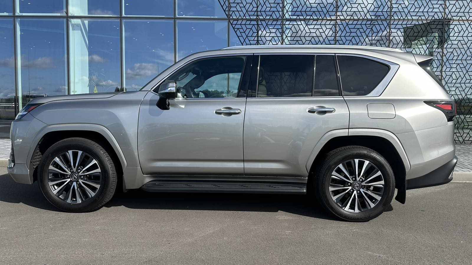 Lexus LX 2022 року з пробігом 105108 км, Універсал, Лексус Київ Аеропорт, м.Київ - 4500114 ГРН | Фото № 3