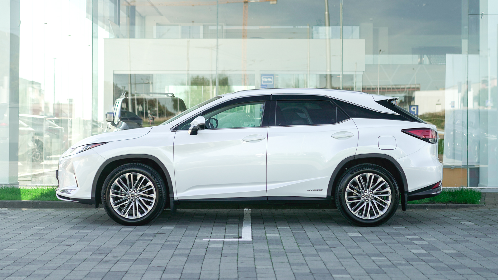 Lexus RX 450h 2020 року з пробігом 111569 км, Універсал, Лексус Львів, м.Львів - 2448500 ГРН | Фото № 3
