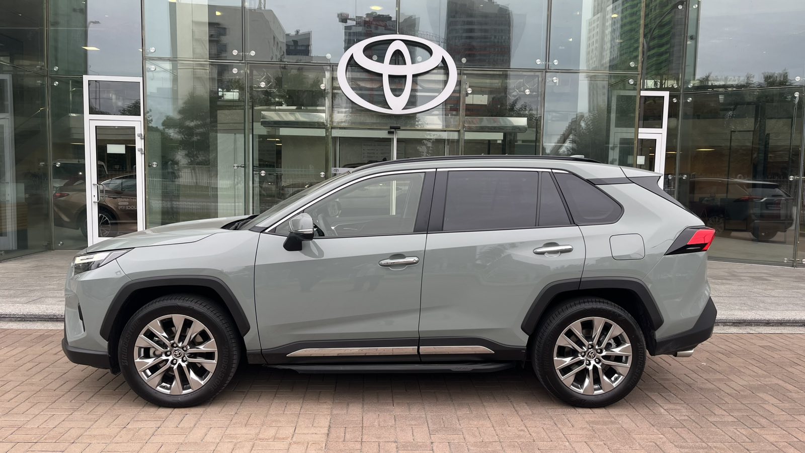 Toyota RAV4 2023 року з пробігом 28917 км, Універсал, Тойота Центр Київ "Автосаміт Укравто", м.Київ - 1946128 ГРН | Фото № 3