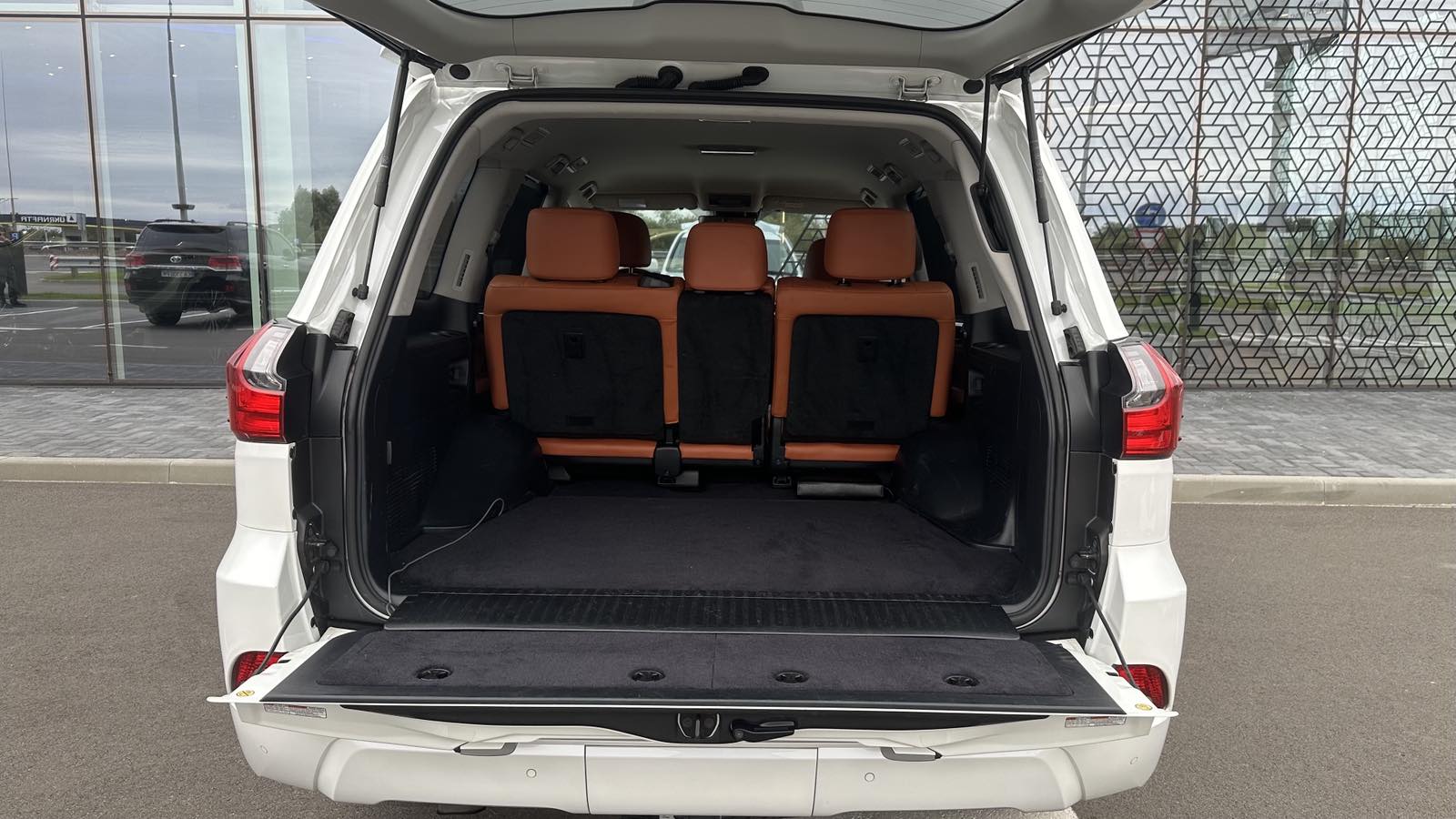 Lexus LX 2017 року з пробігом 76190 км, Універсал, Лексус Київ Аеропорт, м.Київ - 3108618 ГРН | Фото № 10