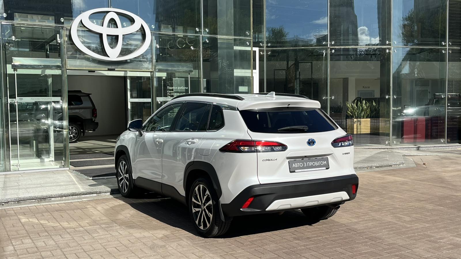 Toyota COROLLA CROSS 2023 року з пробігом 18000 км, Універсал, Тойота Центр Київ "Автосаміт Укравто", м.Київ - 1524000 ГРН | Фото № 2