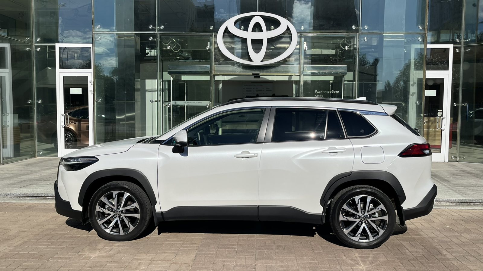 Toyota COROLLA CROSS 2023 року з пробігом 18000 км, Універсал, Тойота Центр Київ "Автосаміт Укравто", м.Київ - 1524000 ГРН | Фото № 3