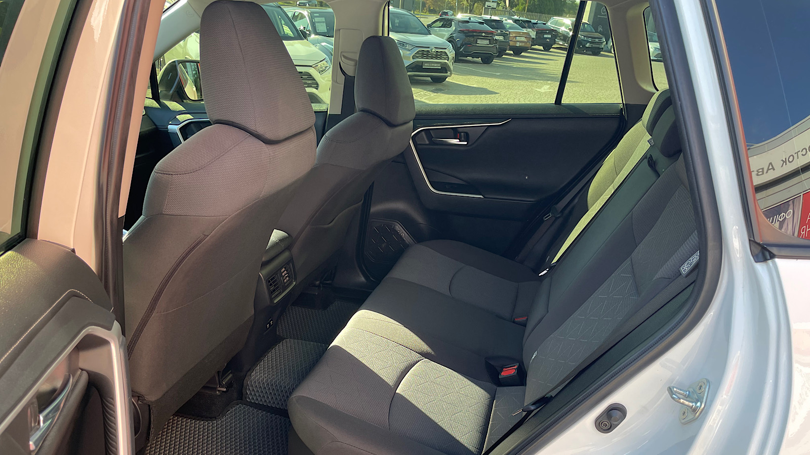 Toyota RAV4 2018 року з пробігом 101022 км, Універсал, Тойота Центр Запоріжжя "Восток Автомир", м.Запоріжжя - 1190000 ГРН | Фото № 11