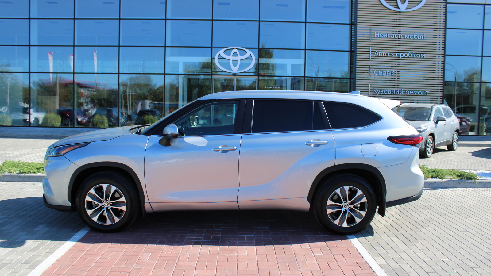 Toyota HIGHLANDER 2023 року з пробігом 44068 км, Універсал, Тойота Центр Черкаси "Мотор Сіті", м.Черкаси - 1656000 ГРН | Фото № 3
