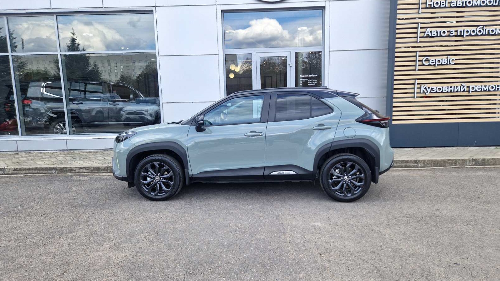 Toyota YARIS CROSS 2024 року з пробігом 12097 км, Хетчбек, Тойота Центр Кропивницький "Мотор - Олві", м.Кропивницький - 1300000 ГРН | Фото № 3