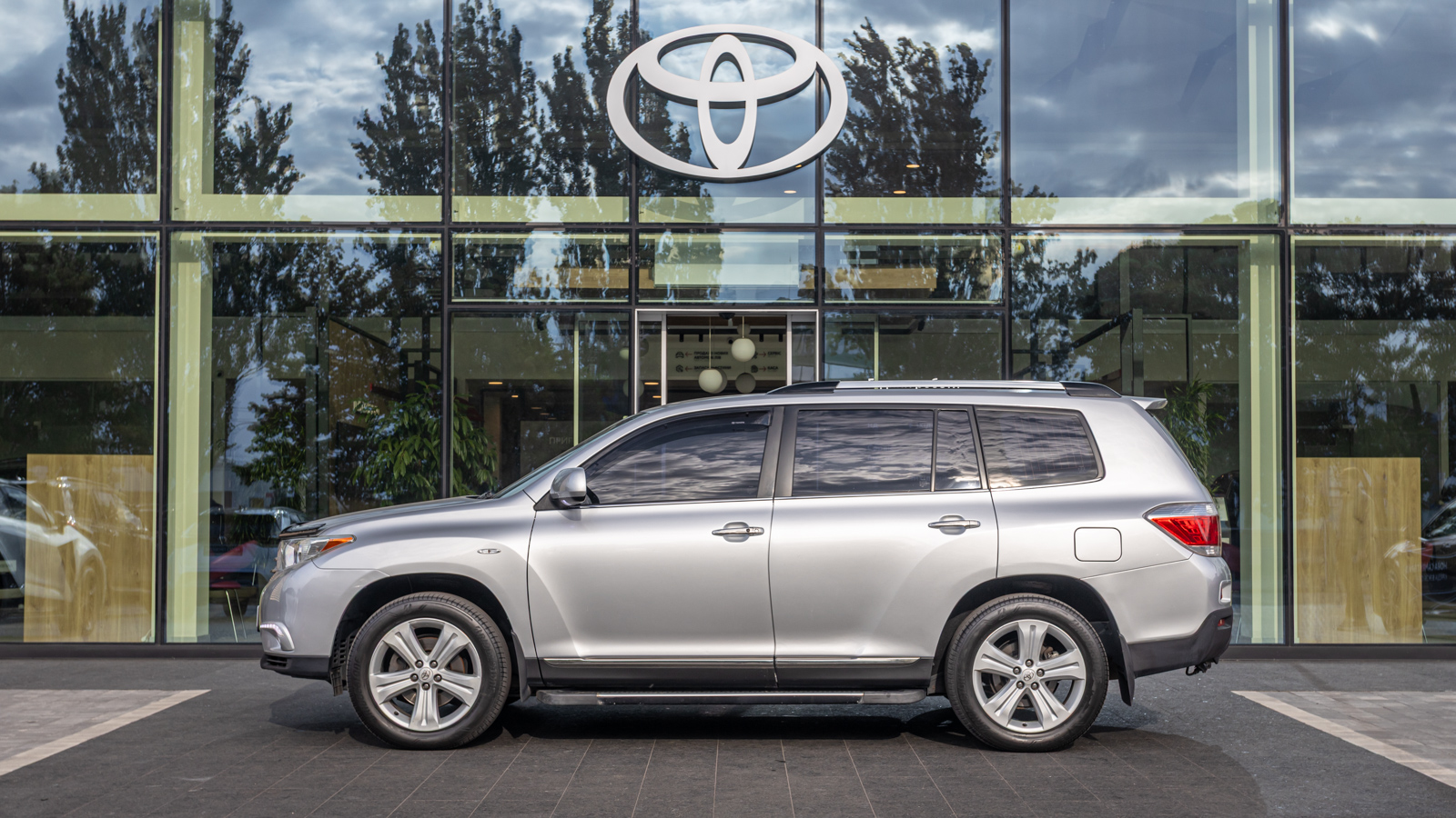 Toyota HIGHLANDER 2013 року з пробігом 206406 км, Універсал, Тойота Центр Дніпро "Алмаз Мотор" на Запорізькому шосе, м.Дніпро - 765000 ГРН | Фото № 3