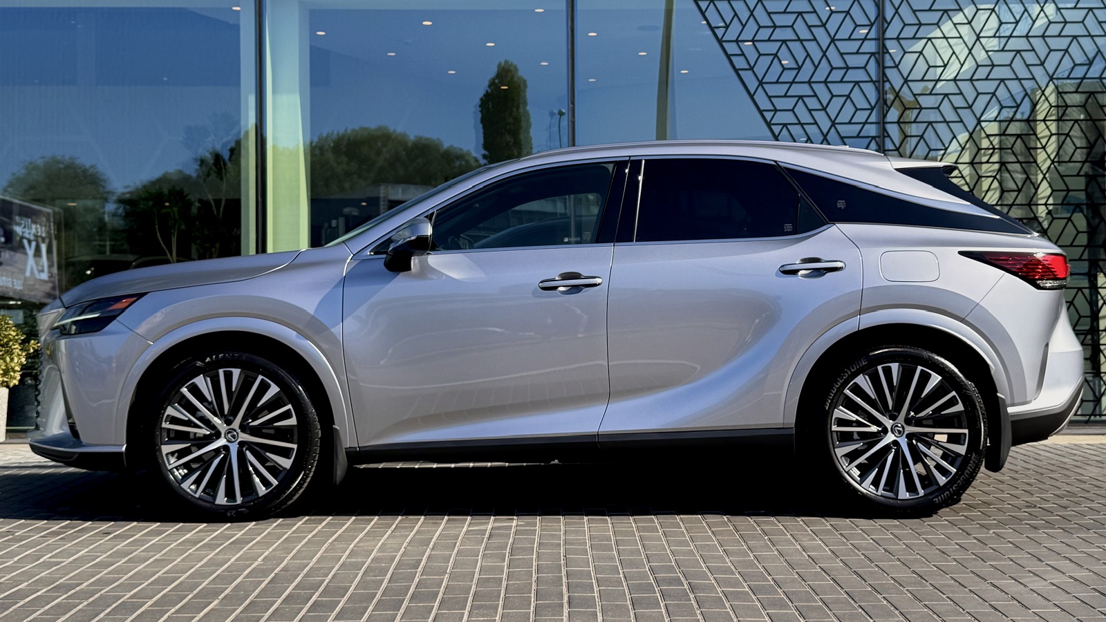 Lexus RX 2023 року з пробігом 16815 км, Універсал, Лексус Одеса, м.Одеса - 2761380 ГРН | Фото № 3
