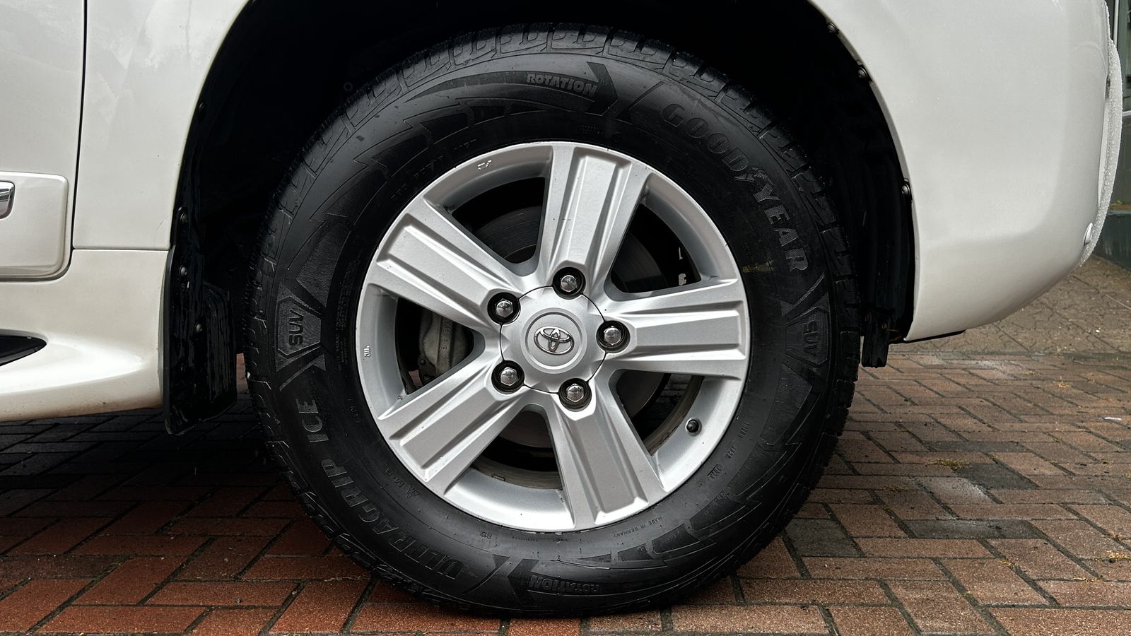 Toyota LAND CRUISER 2013 року з пробігом 293389 км, Універсал, Тойота Центр Чернівці "Олімп-Моторс", м.Чернівці - 1250000 ГРН | Фото № 16