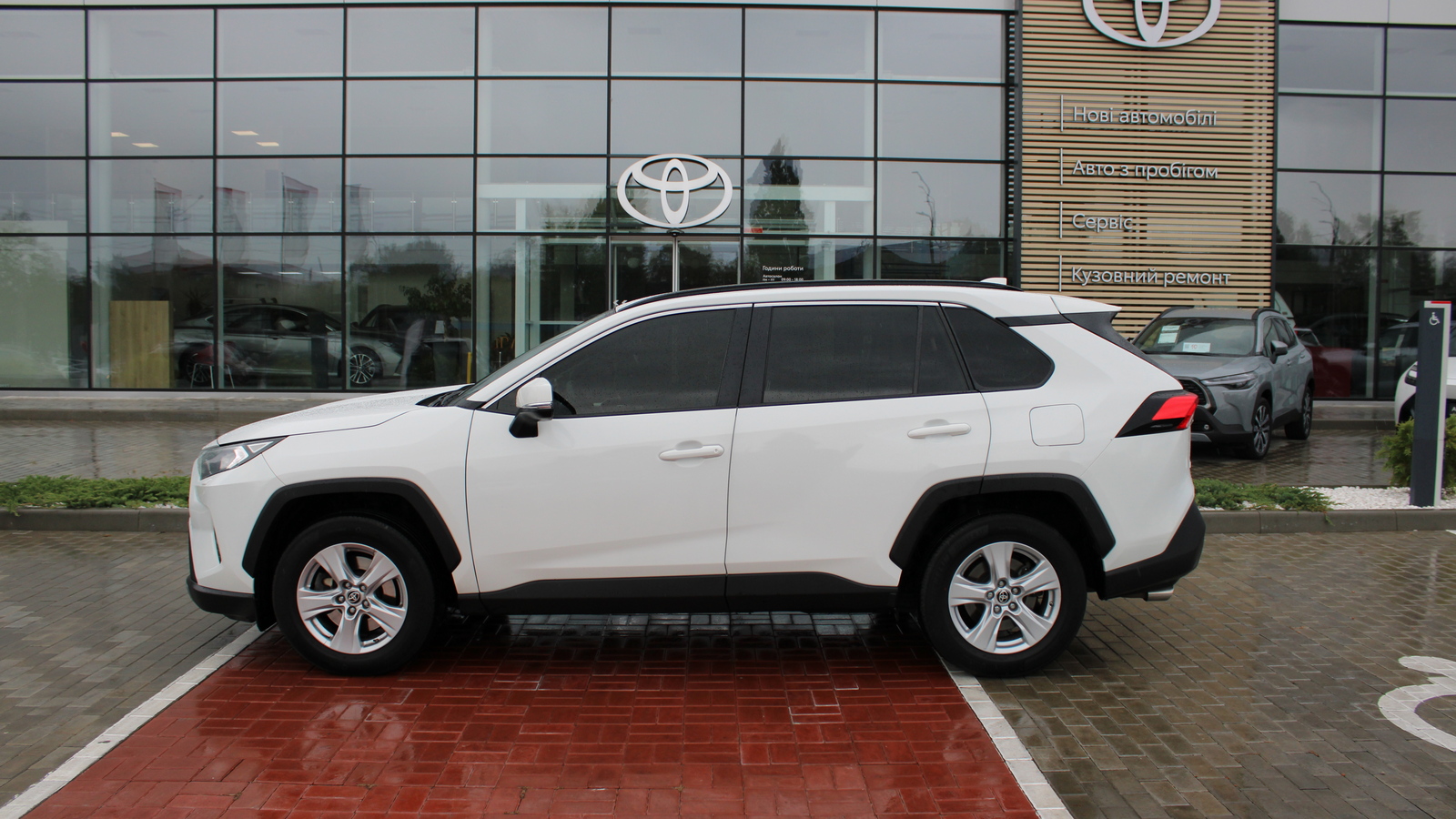 Toyota RAV4 2019 року з пробігом 80890 км, Універсал, Тойота Центр Черкаси "Мотор Сіті", м.Черкаси - 1174000 ГРН | Фото № 3