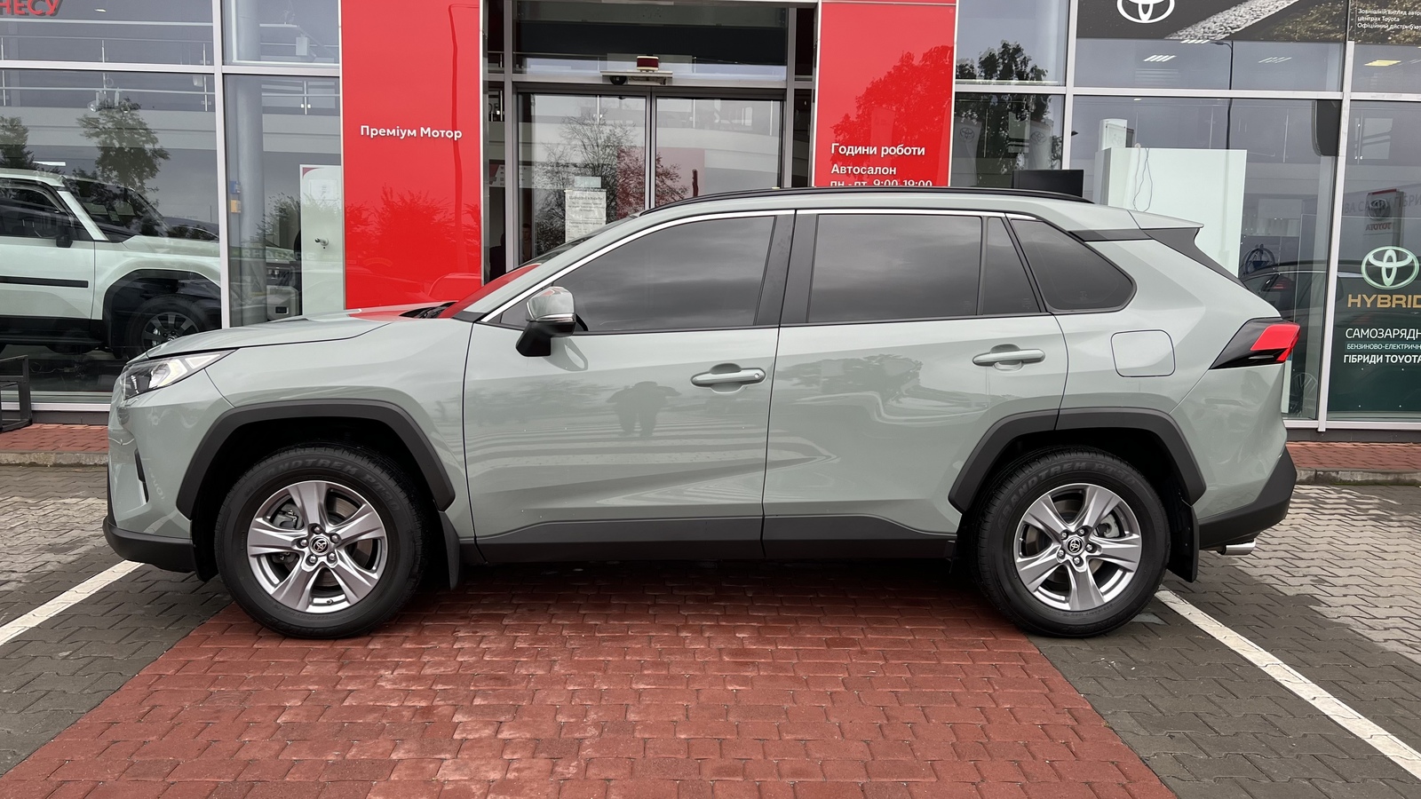Toyota RAV4 2024 року з пробігом 32700 км, Універсал, Тойота Центр Вінниця "Преміум Мотор", м.Вінниця - 1600000 ГРН | Фото № 3