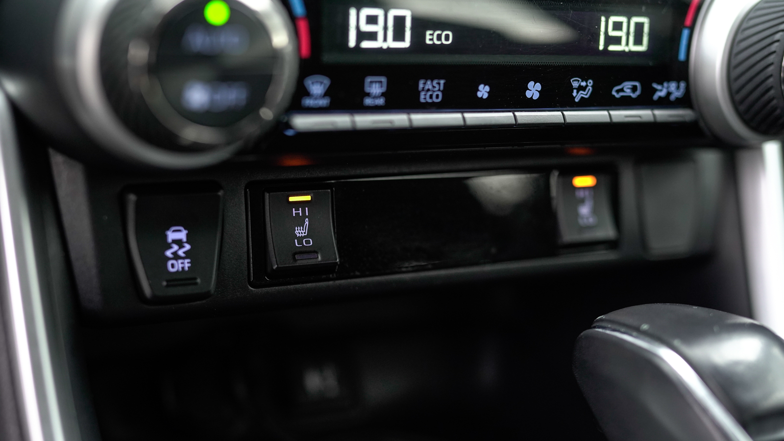 Toyota RAV4 2018 року з пробігом 88660 км, Універсал, Тойота Центр Львів "Діамант", м.Львів - 1245000 ГРН | Фото № 25