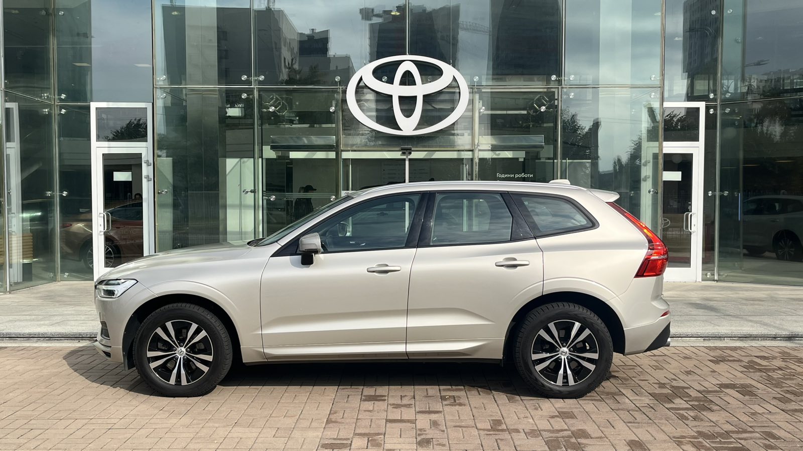 Інші авто VOLVO XC60 2020 року з пробігом 65700 км, Універсал, Тойота Центр Київ "Автосаміт Укравто", м.Київ - 1226610 ГРН | Фото № 3