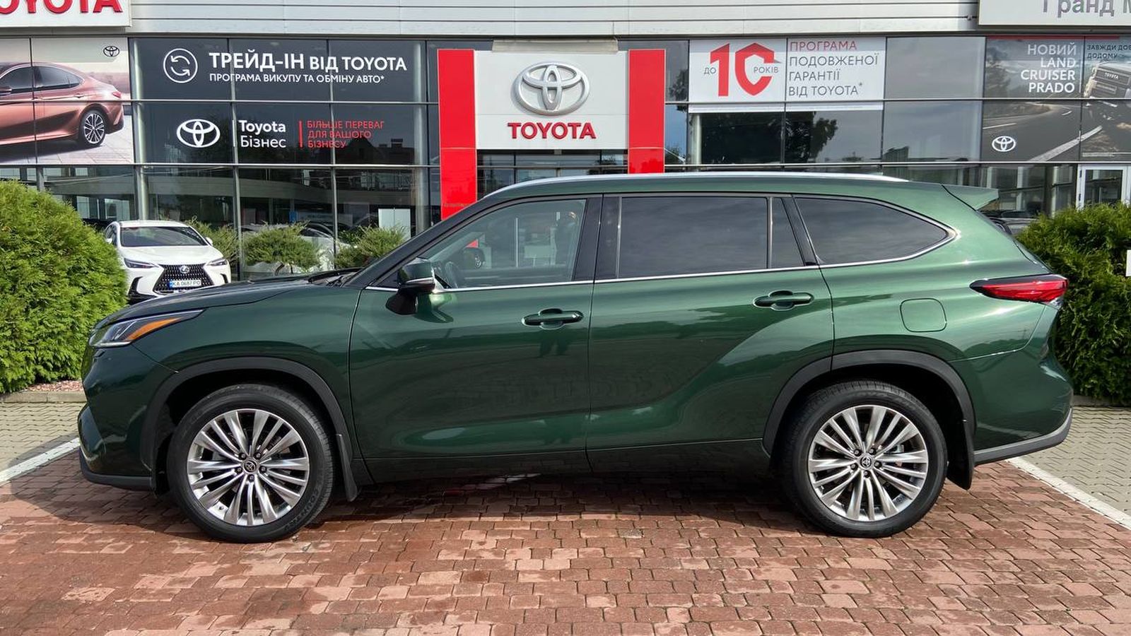 Toyota HIGHLANDER 2022 року з пробігом 40700 км, Універсал, Тойота Центр Хмельницький "Гранд Мотор", м.Хмельницький - 2250000 ГРН | Фото № 3