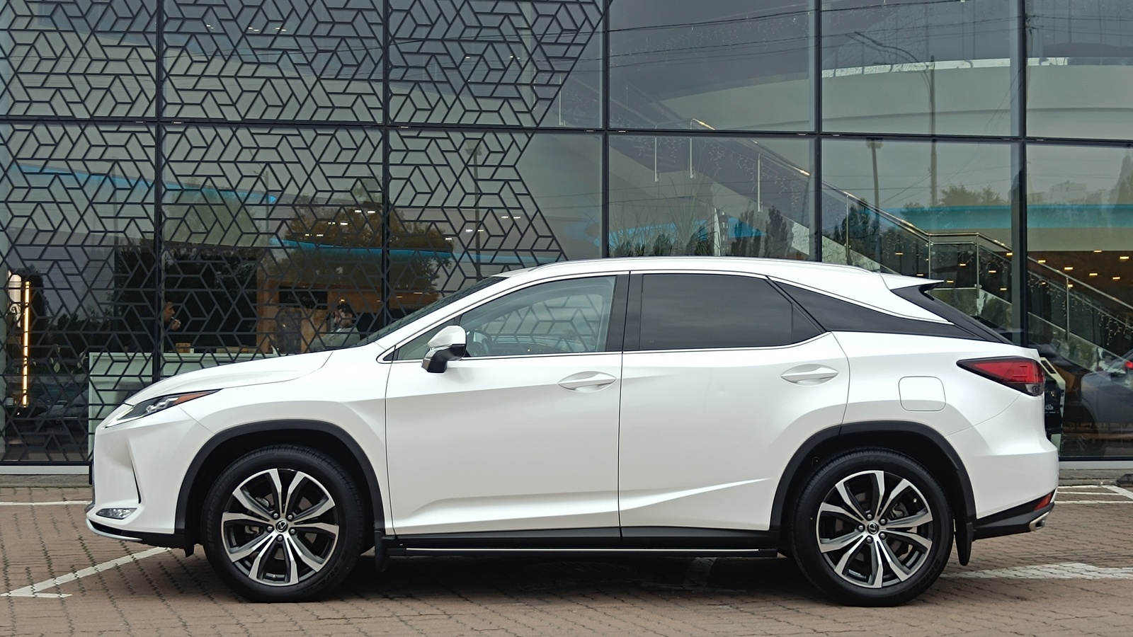 Lexus RX 2019 року з пробігом 99082 км, Універсал, Лексус Київ Захід, м.Київ - 1798000 ГРН | Фото № 3