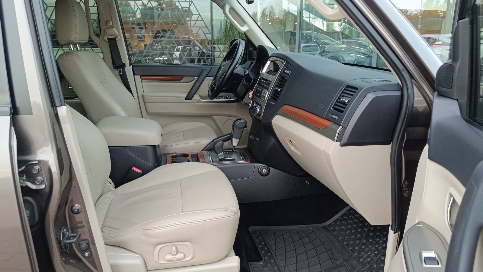 Інші авто MITSUBISHI Pajero Wagon 2011 року з пробігом 176117 км, Універсал, Лексус Київ Захід, м.Київ - 814000 ГРН | Фото № 6