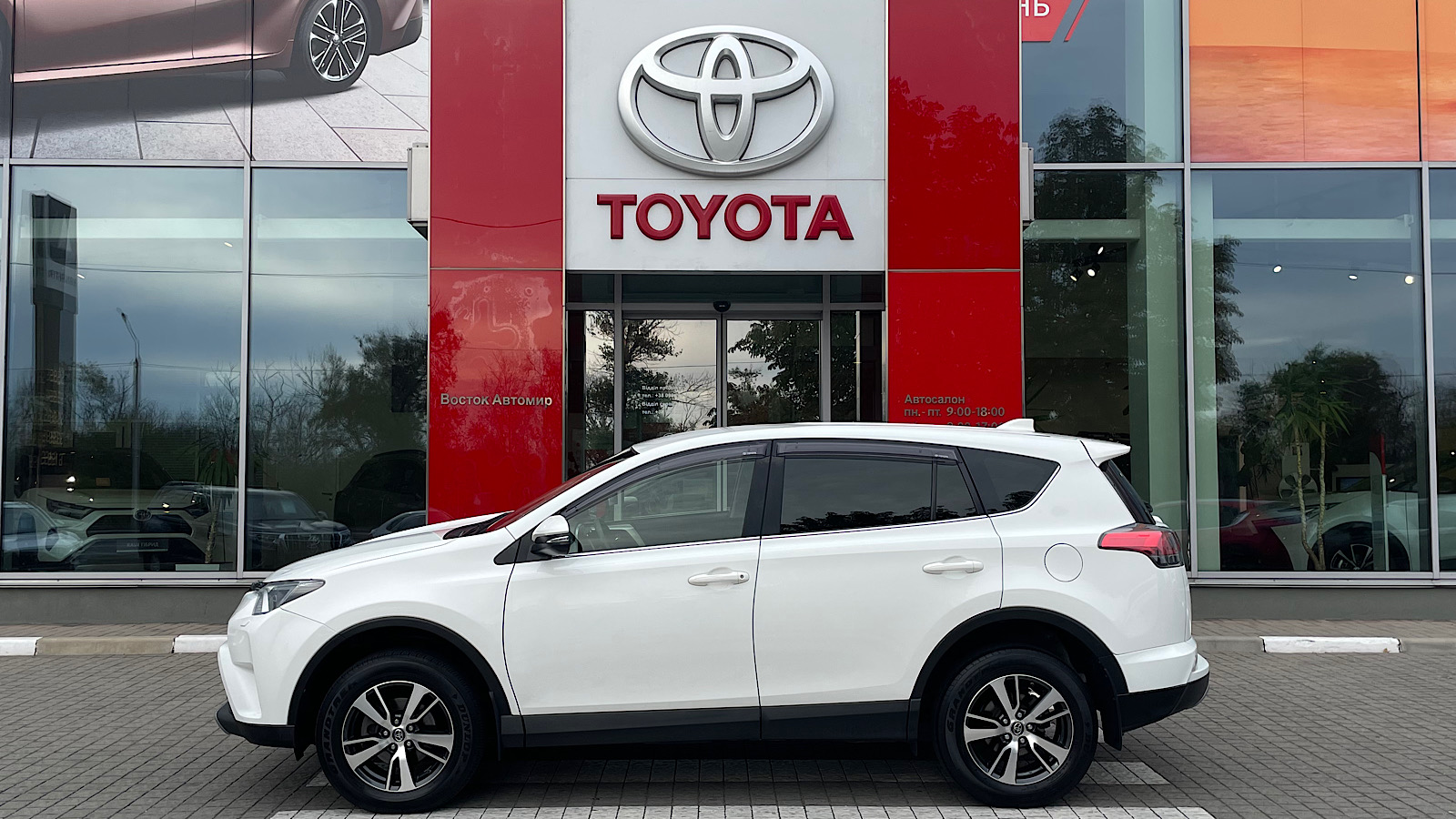 Toyota RAV4 2018 року з пробігом 158000 км, Універсал, Тойота Центр Запоріжжя "Восток Автомир", м.Запоріжжя - 830000 ГРН | Фото № 3