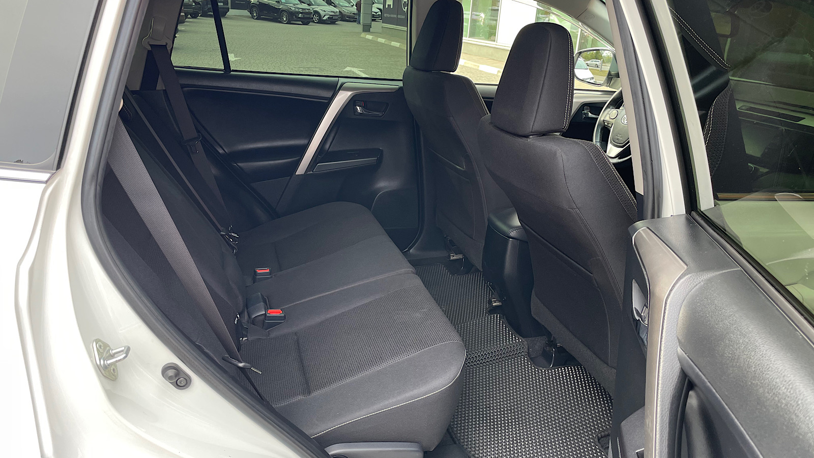 Toyota RAV4 2018 року з пробігом 158000 км, Універсал, Тойота Центр Запоріжжя "Восток Автомир", м.Запоріжжя - 830000 ГРН | Фото № 7