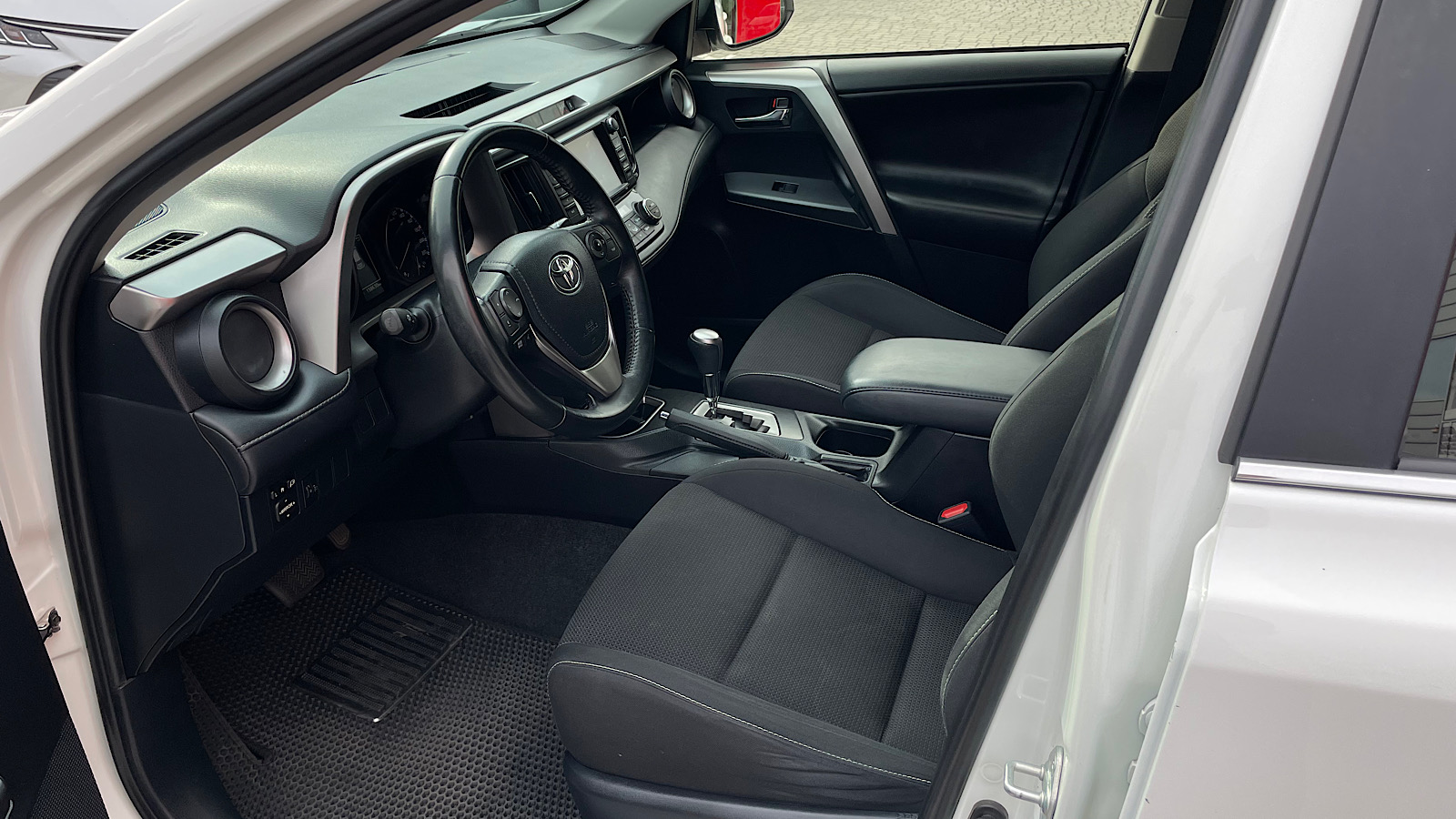 Toyota RAV4 2018 року з пробігом 158000 км, Універсал, Тойота Центр Запоріжжя "Восток Автомир", м.Запоріжжя - 830000 ГРН | Фото № 12