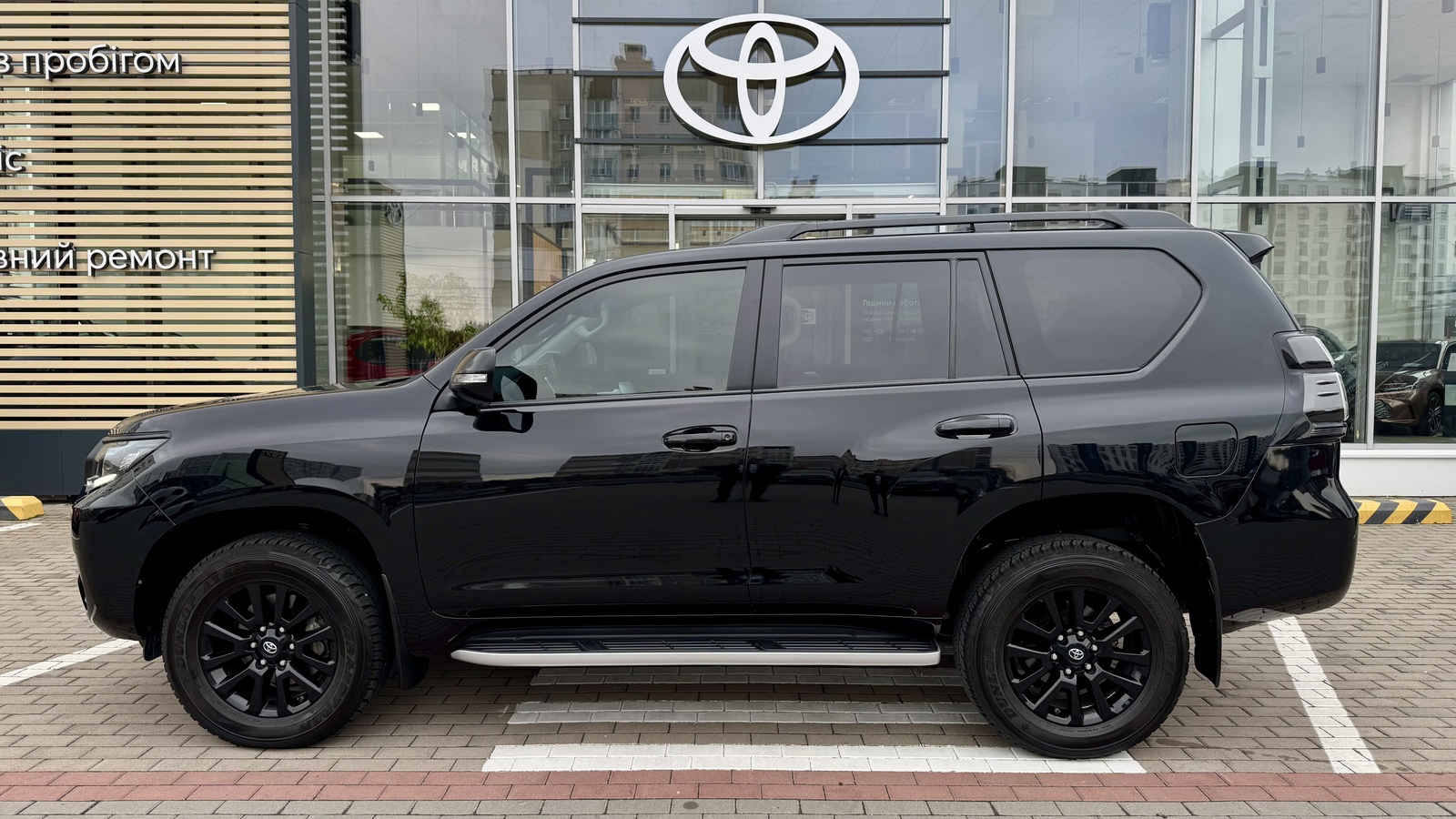 Toyota LAND CRUISER PRADO 2023 року з пробігом 31498 км, Універсал, Тойота Центр Чернігів "Соллі-Плюс", м.Чернігів - 2327000 ГРН | Фото № 3
