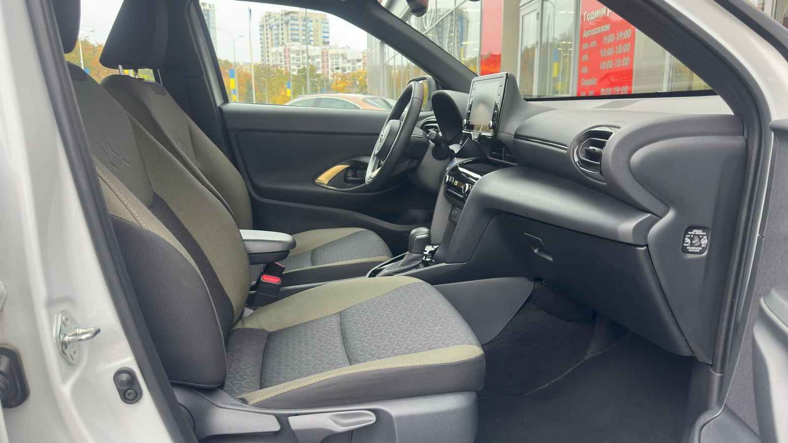 Toyota YARIS CROSS 2024 року з пробігом 45886 км, Універсал, Тойота Центр Харків "Артсіті", м.Харків - 1188000 ГРН | Фото № 6