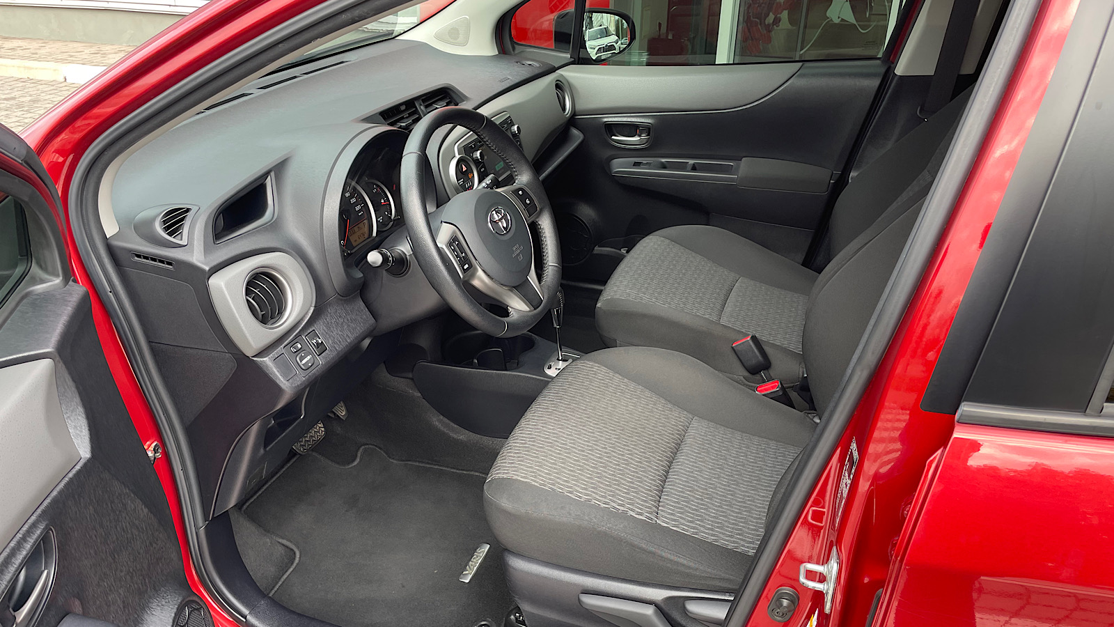 Toyota YARIS 2014 року з пробігом 64627 км, Хетчбек, Тойота Центр Запоріжжя "Восток Автомир", м.Запоріжжя - 498600 ГРН | Фото № 12