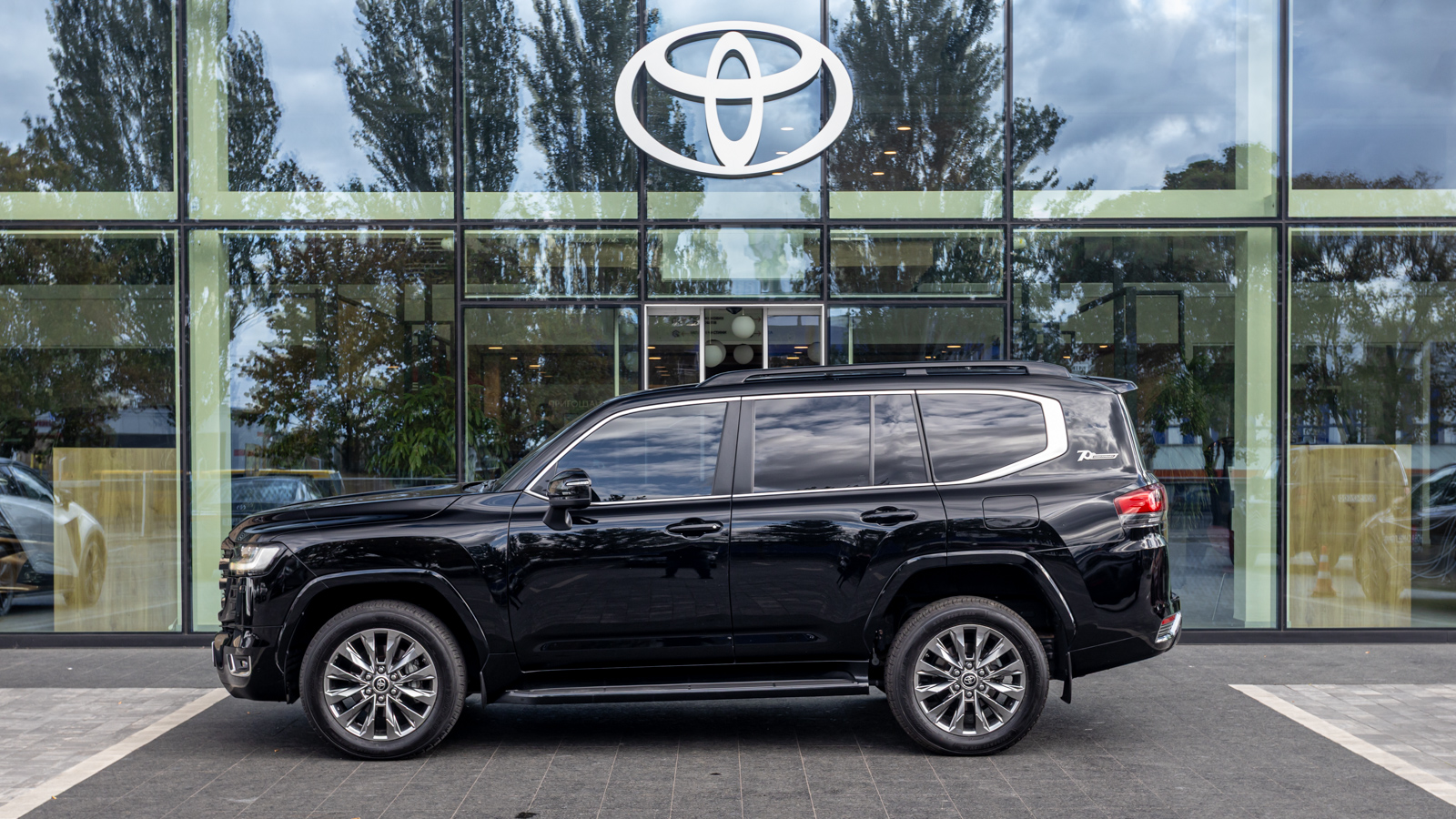 Toyota LAND CRUISER 2021 року, Універсал, Тойота Центр Дніпро "Алмаз Мотор" на Запорізькому шосе, м.Дніпро | Фото № 3 Toyota LAND CRUISER 2021 року з пробігом 191051 км, Універсал, Тойота Центр Дніпро "Алмаз Мотор" на Запорізькому шосе, м.Дніпро - 2500000 ГРН | Фото № 3