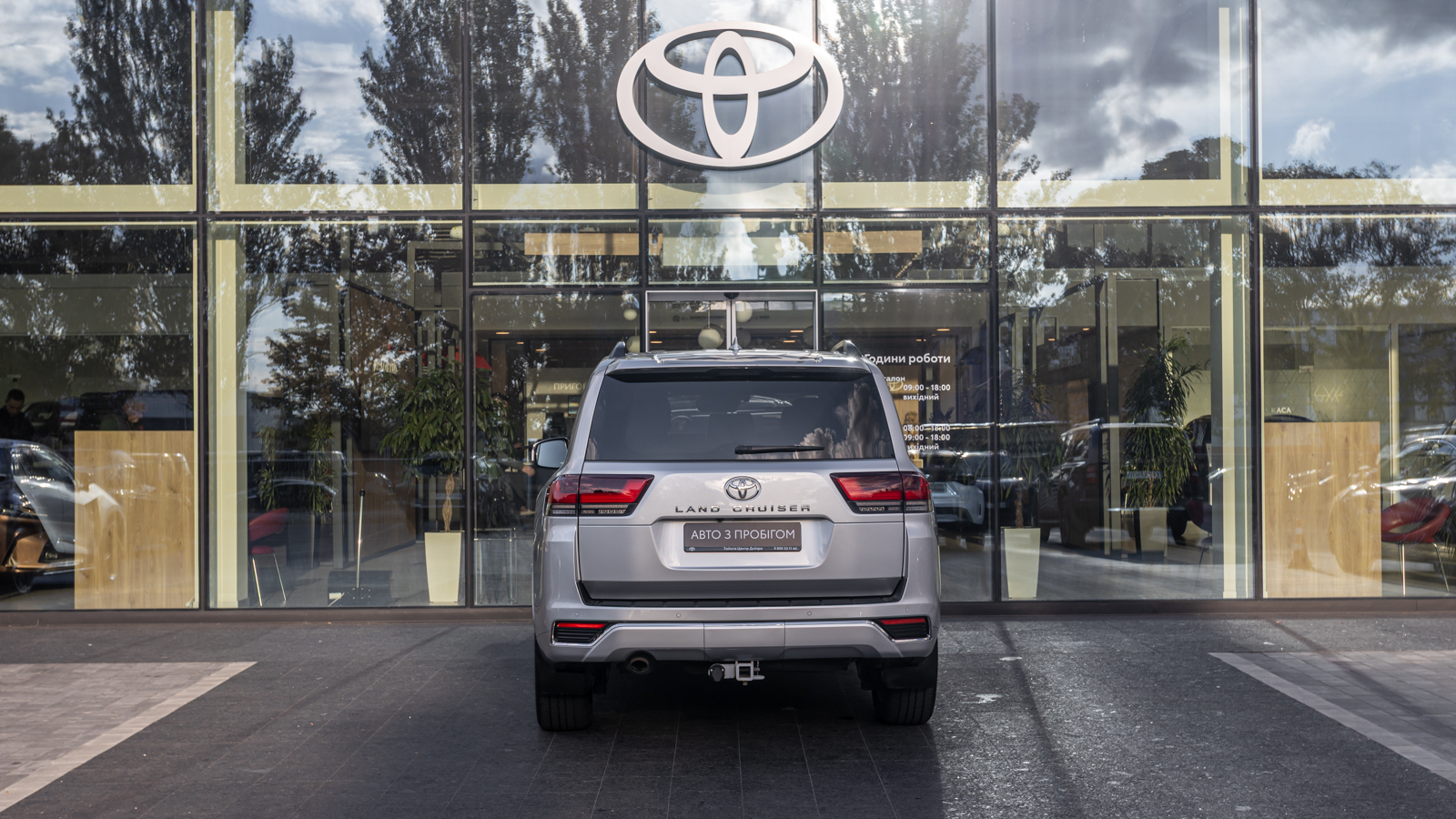 Toyota LAND CRUISER 2023 року, Універсал, Тойота Центр Дніпро "Алмаз Мотор" на Запорізькому шосе, м.Дніпро | Фото № 4 Toyota LAND CRUISER 2023 року з пробігом 68016 км, Універсал, Тойота Центр Дніпро "Алмаз Мотор" на Запорізькому шосе, м.Дніпро - 3300000 ГРН | Фото № 4