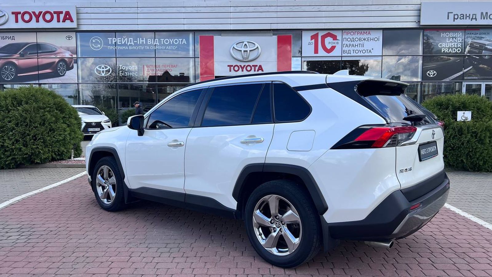 Toyota RAV4 2021 року з пробігом 211774 км, Універсал, Тойота Центр Хмельницький "Гранд Мотор", м.Хмельницький - 1037136 ГРН | Фото № 2