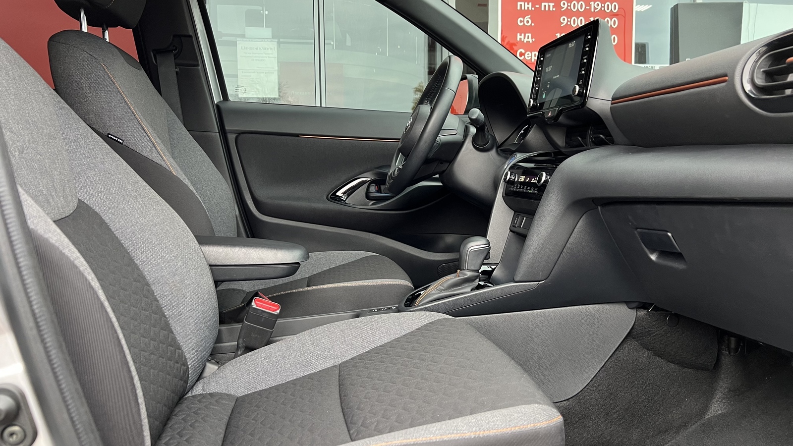 Toyota YARIS CROSS 2022 року з пробігом 27488 км, Хетчбек, Тойота Центр Вінниця "Преміум Мотор", м.Вінниця - 1110000 ГРН | Фото № 6