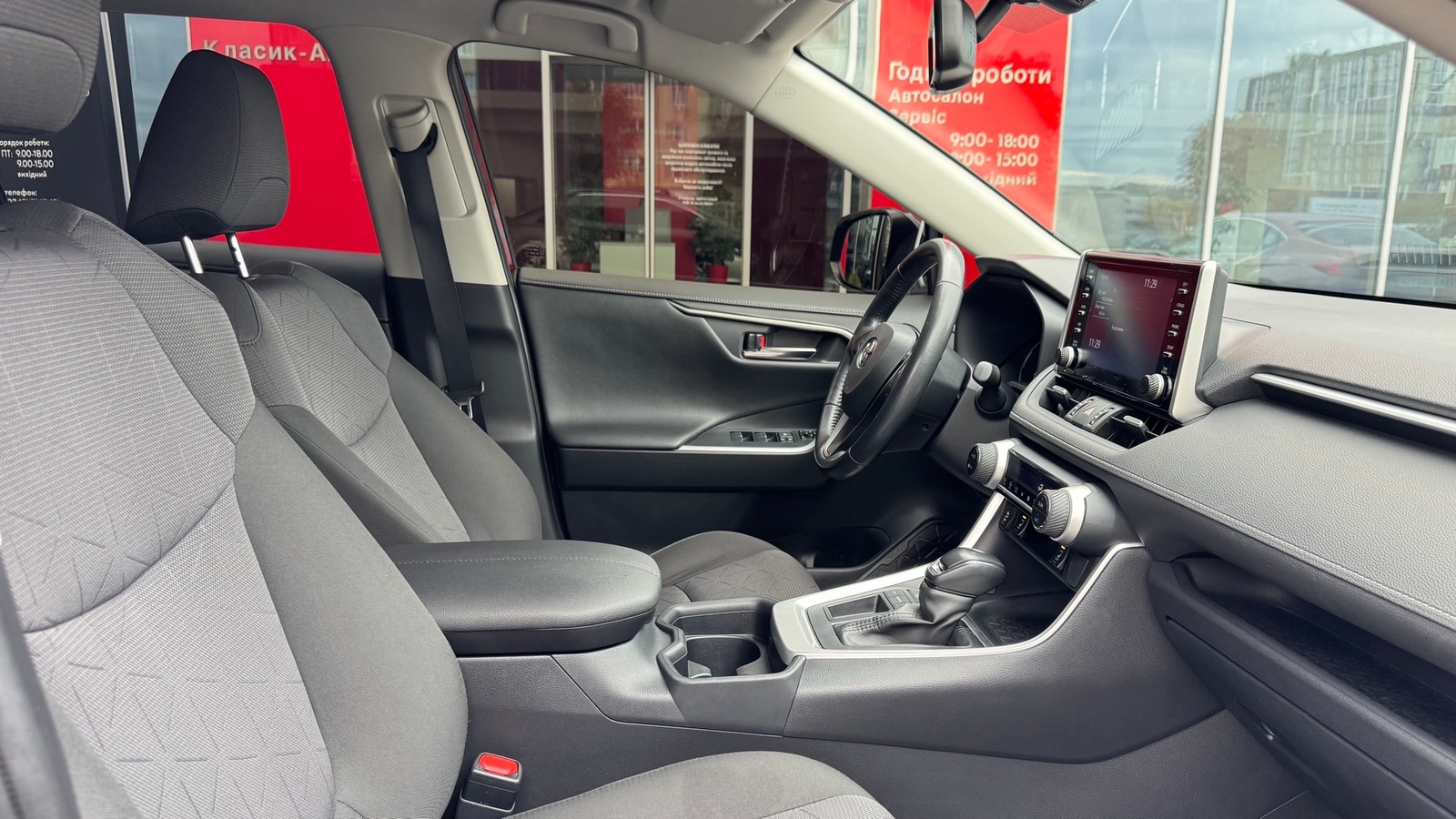 Toyota RAV4 2019 року з пробігом 34990 км, Універсал, Тойота Центр Івано-Франківськ "Класик-Авто", м.Івано-Франківськ - 1295000 ГРН | Фото № 6