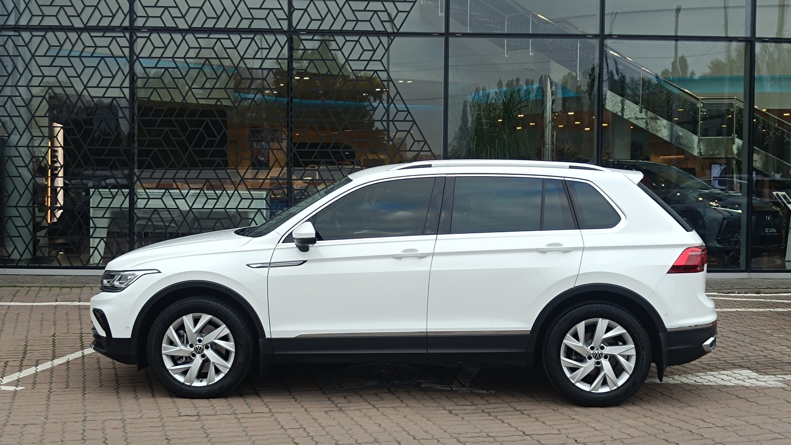 Інші авто VOLKSWAGEN TIGUAN 2021 року з пробігом 58950 км, Універсал, Лексус Київ Захід, м.Київ - 1398000 ГРН | Фото № 3