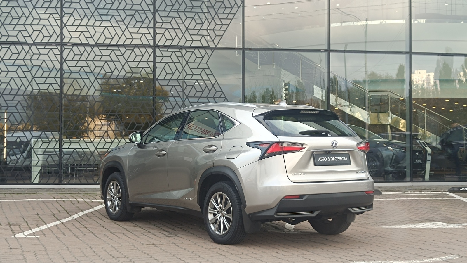 Lexus NX 2016 року з пробігом 147772 км, Універсал, Лексус Київ Захід, м.Київ - 1143000 ГРН | Фото № 2