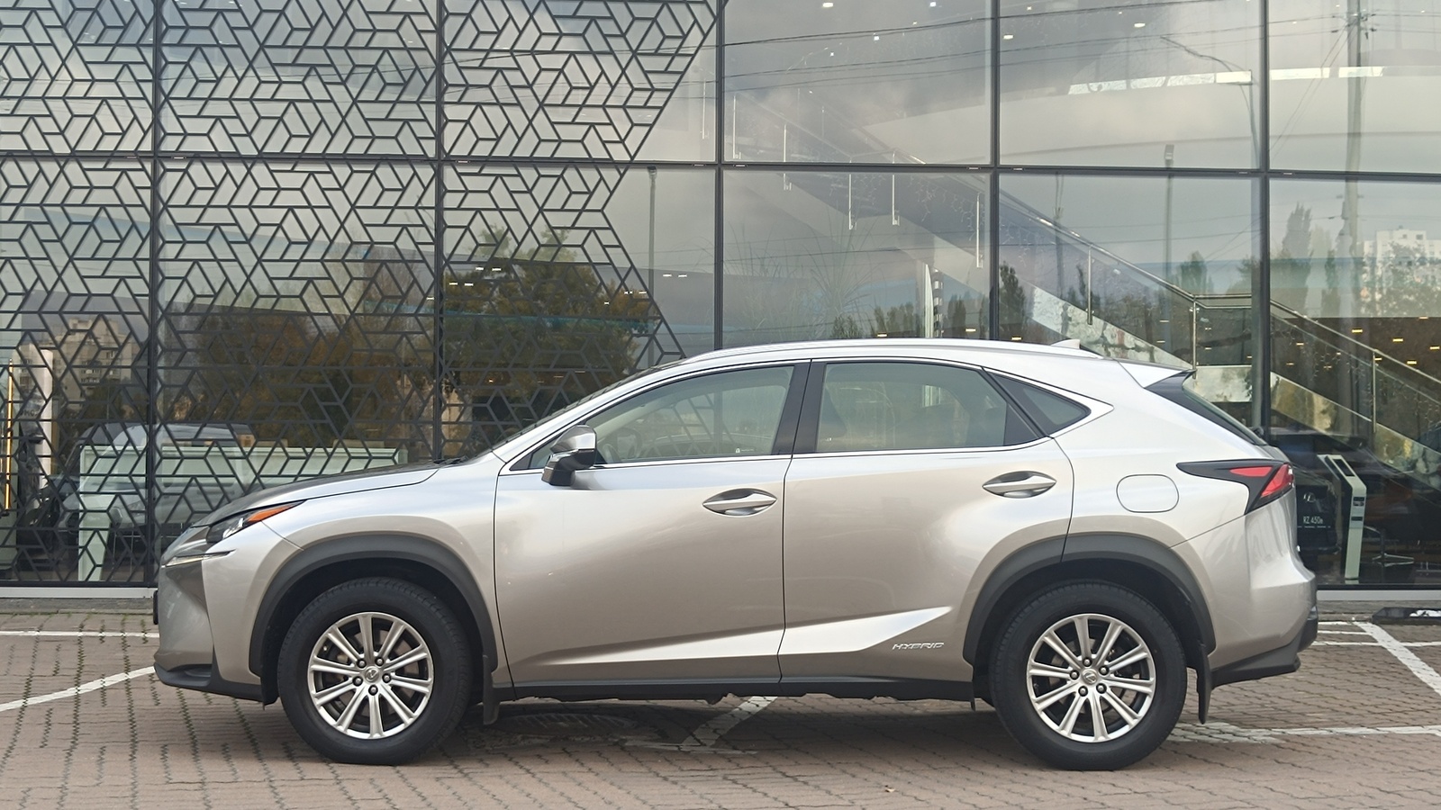 Lexus NX 2016 року з пробігом 147772 км, Універсал, Лексус Київ Захід, м.Київ - 1143000 ГРН | Фото № 3