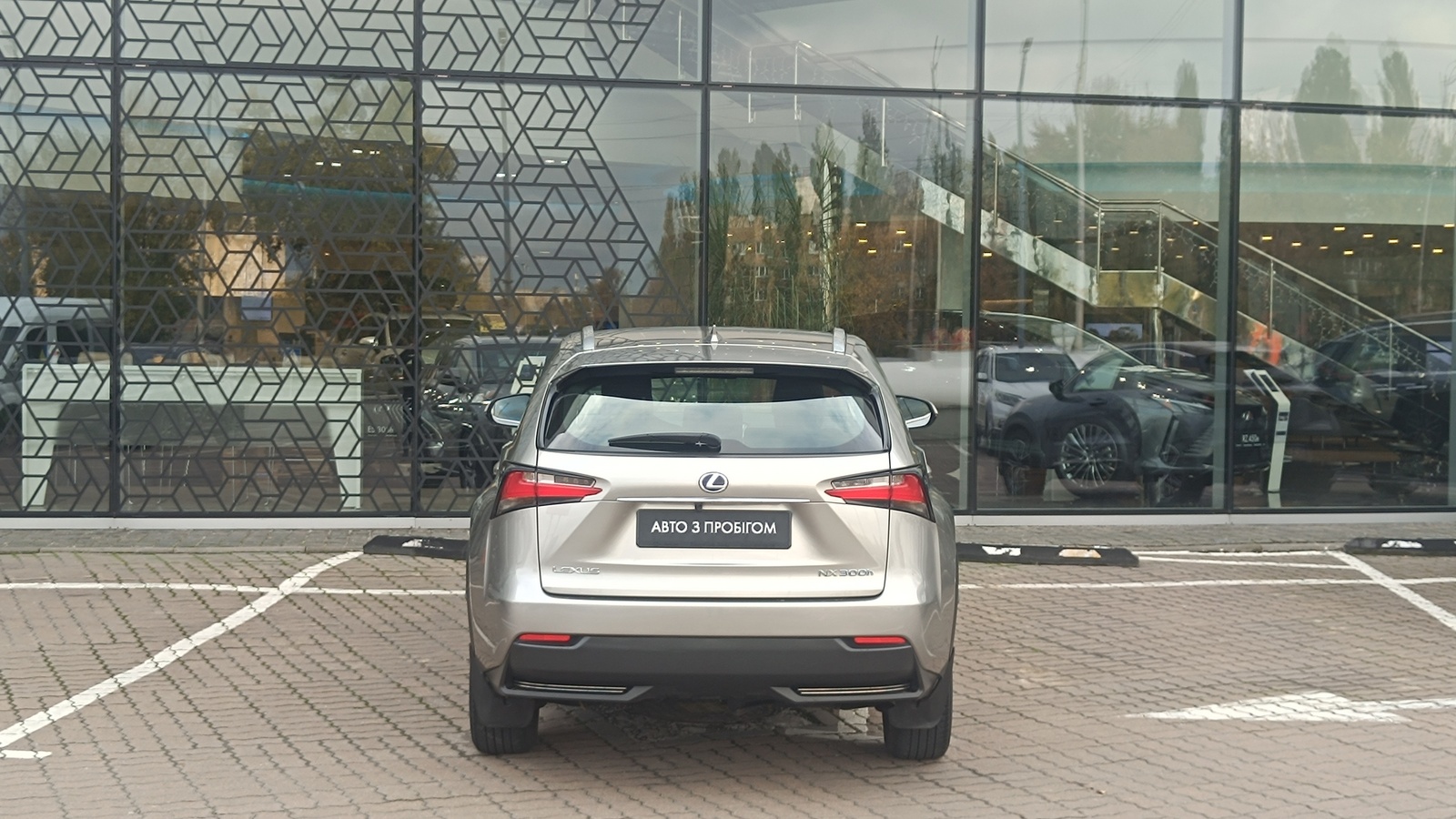 Lexus NX 2016 року з пробігом 147772 км, Універсал, Лексус Київ Захід, м.Київ - 1143000 ГРН | Фото № 4