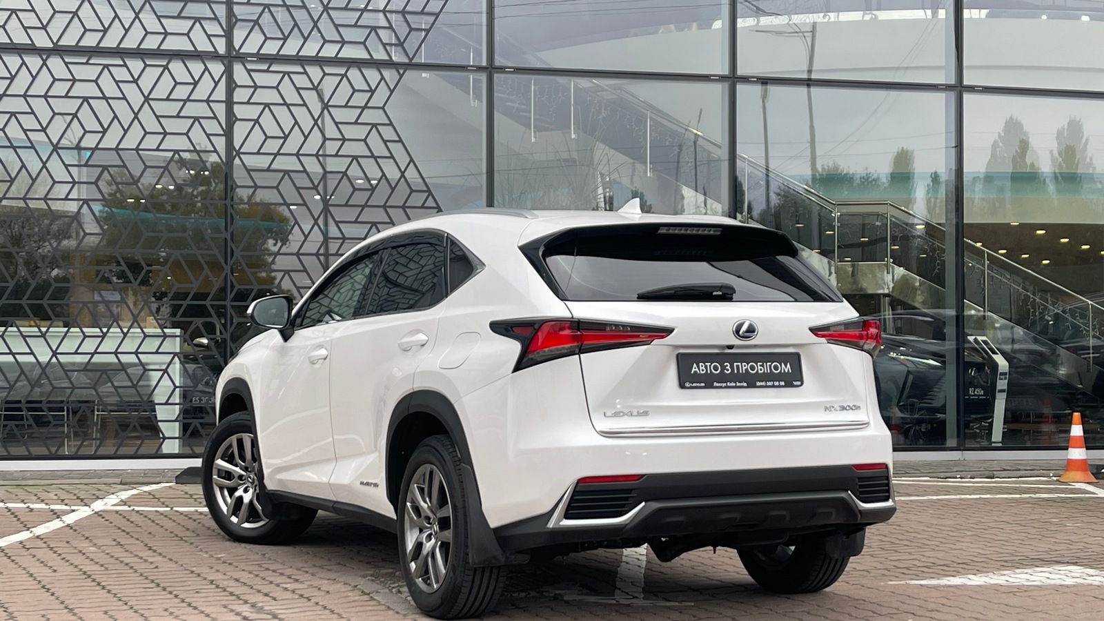 Lexus NX 2021 року з пробігом 50109 км, Універсал, Лексус Київ Захід, м.Київ - 1630000 ГРН | Фото № 2