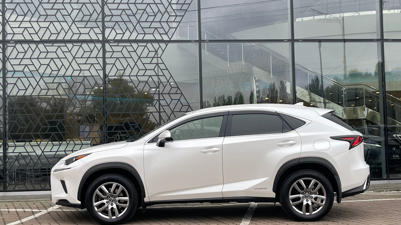 Lexus NX 2021 року з пробігом 50109 км, Універсал, Лексус Київ Захід, м.Київ - 1630000 ГРН | Фото № 3