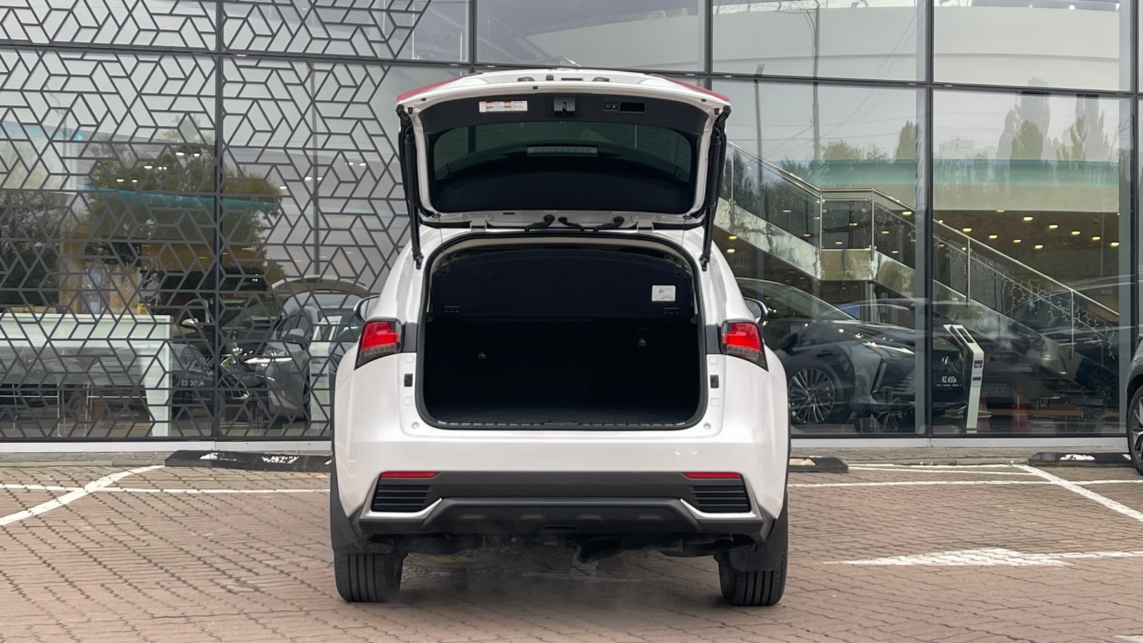 Lexus NX 2021 року з пробігом 50109 км, Універсал, Лексус Київ Захід, м.Київ - 1630000 ГРН | Фото № 10