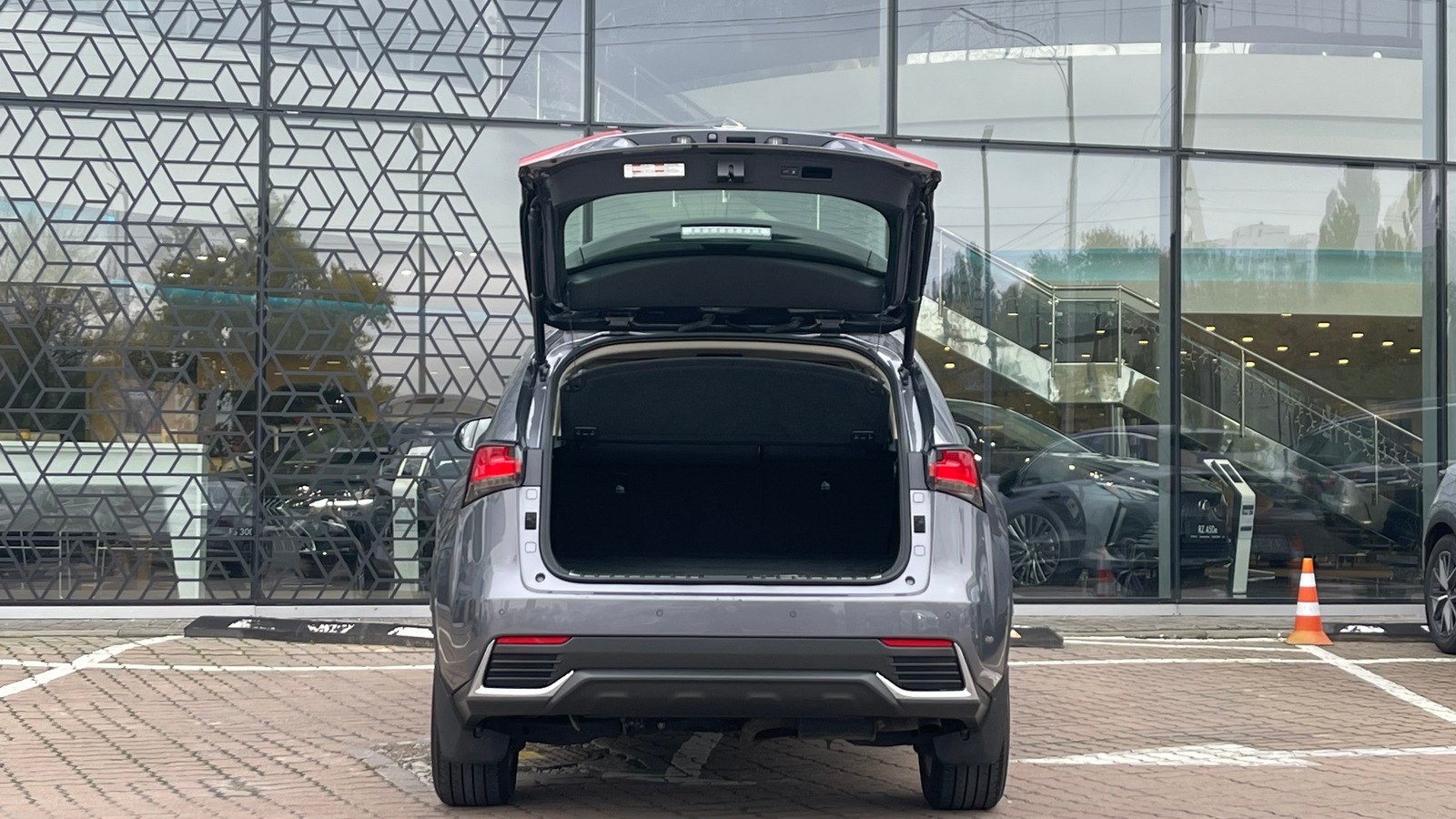 Lexus NX 2019 року з пробігом 55857 км, Універсал, Лексус Київ Захід, м.Київ - 1461000 ГРН | Фото № 10
