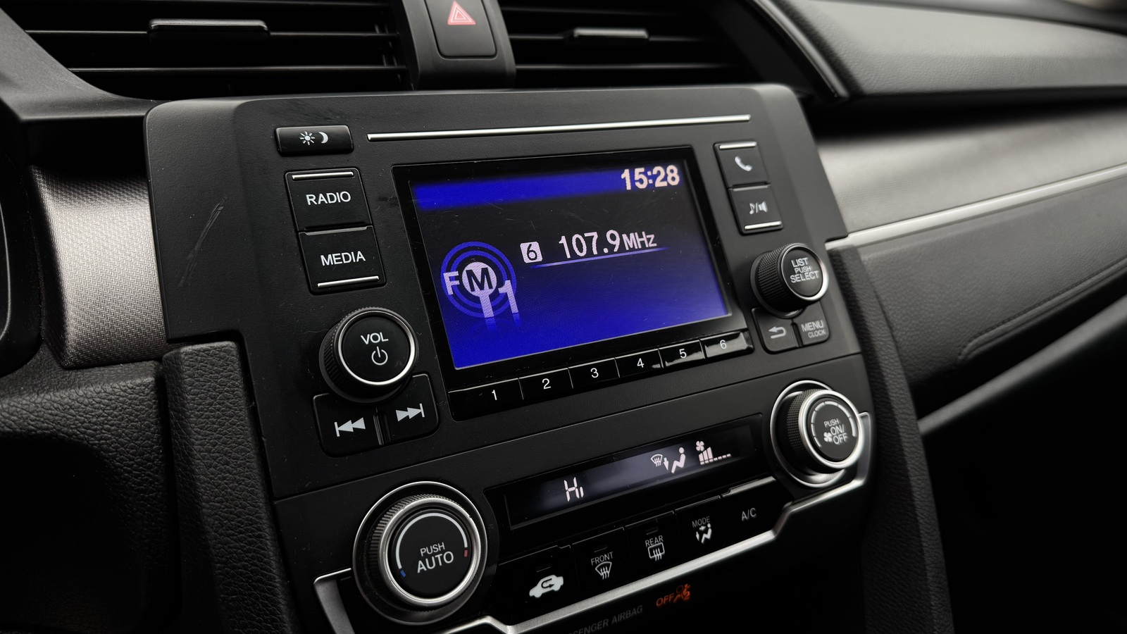 Інші авто HONDA CIVIC 2017 року з пробігом 152698 км, Седан, Тойота Центр Чернігів "Соллі-Плюс", м.Чернігів - 525000 ГРН | Фото № 14