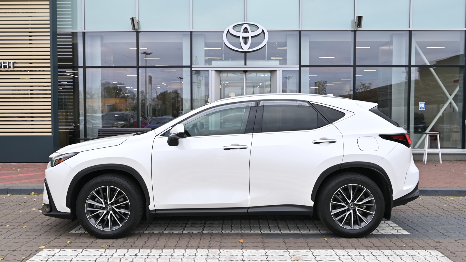 Lexus NX 2022 року з пробігом 80799 км, Універсал, Тойота Центр Київ "Сіті Плаза", м.Київ - 1891080 ГРН | Фото № 3