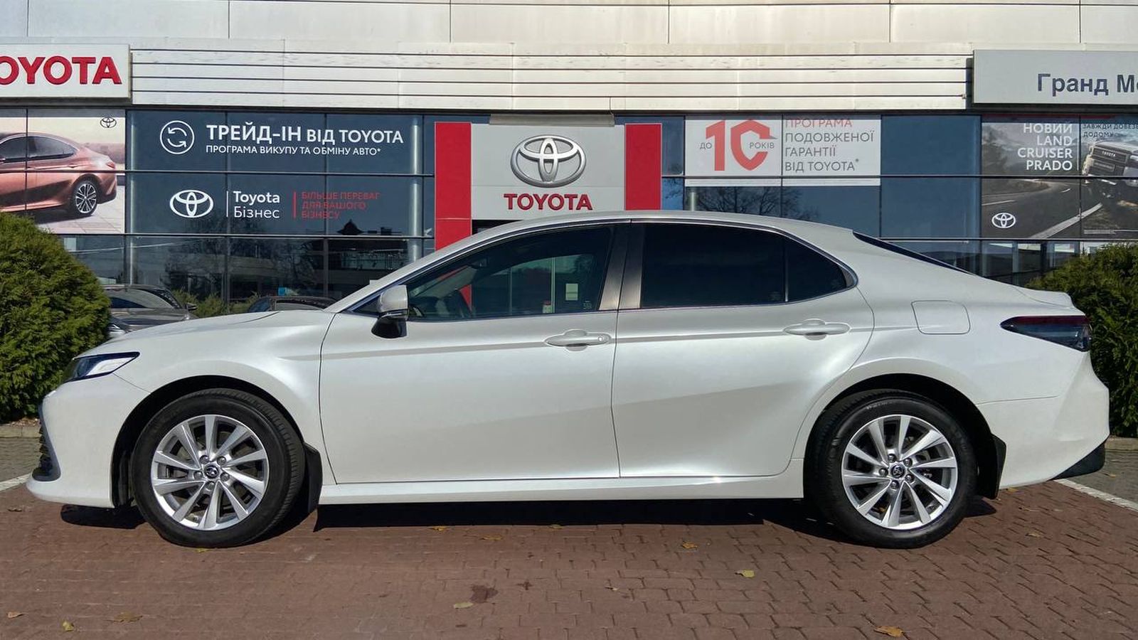 Toyota CAMRY 2022 року, Седан, Тойота Центр Хмельницький "Гранд Мотор", м.Хмельницький | Фото № 3 Toyota CAMRY 2022 року з пробігом 19730 км, Седан, Тойота Центр Хмельницький "Гранд Мотор", м.Хмельницький - 1242000 ГРН | Фото № 3