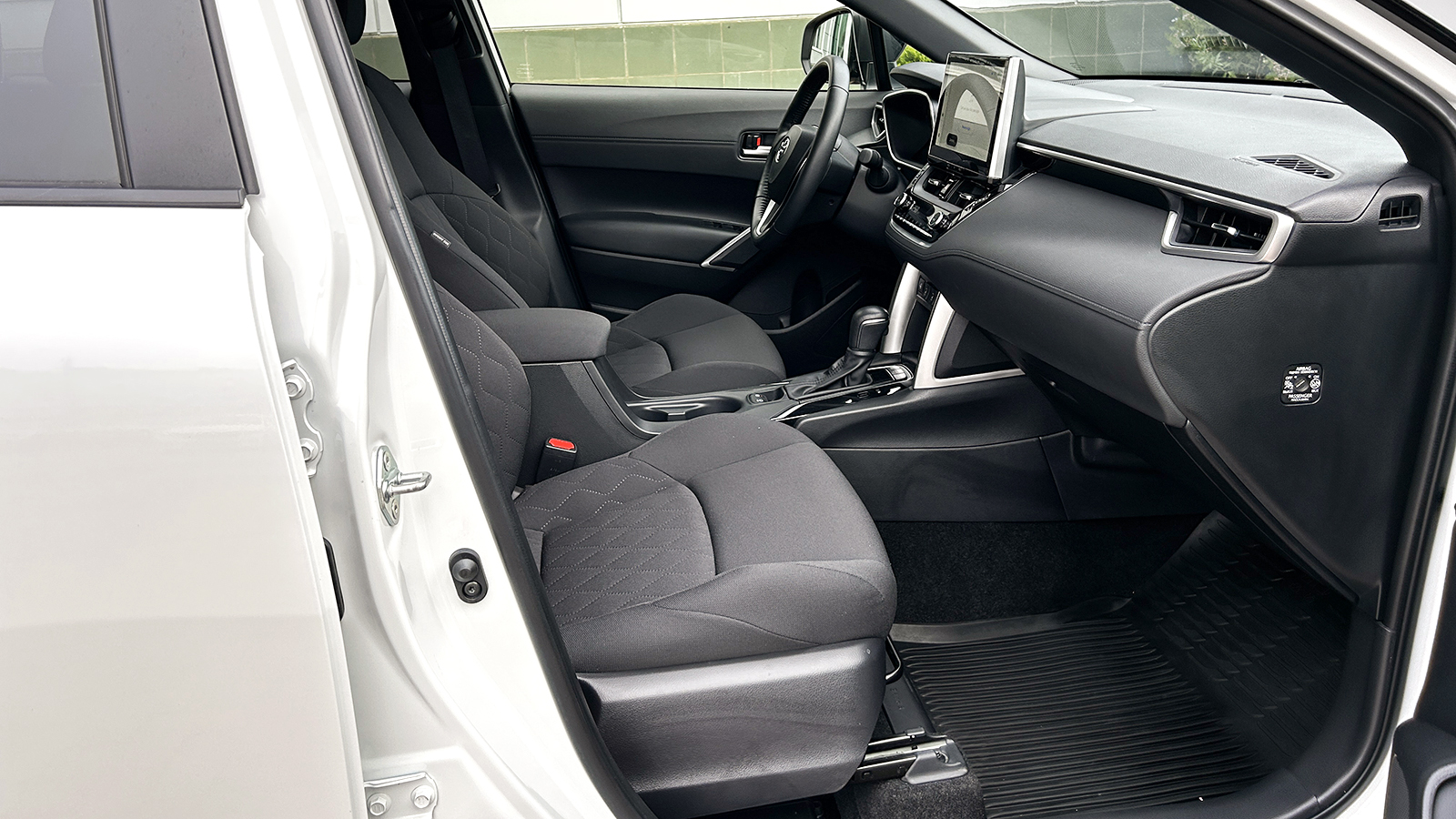 Toyota COROLLA CROSS 2024 року, Хетчбек, Тойота Центр Чернівці "Олімп-Моторс", м.Чернівці | Фото № 6 Toyota COROLLA CROSS 2024 року з пробігом 6035 км, Хетчбек, Тойота Центр Чернівці "Олімп-Моторс", м.Чернівці - 1473487 ГРН | Фото № 6