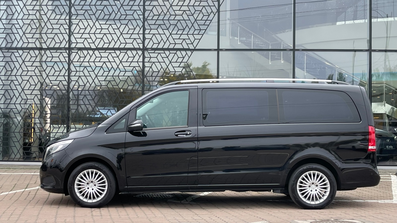 Інші авто MERCEDES-BENZ V-CLASS 2018 року, Мінівен, Лексус Київ Захід, м.Київ | Фото № 3 Інші авто MERCEDES-BENZ V-CLASS 2018 року з пробігом 106487 км, Мінівен, Лексус Київ Захід, м.Київ - 2287000 ГРН | Фото № 3