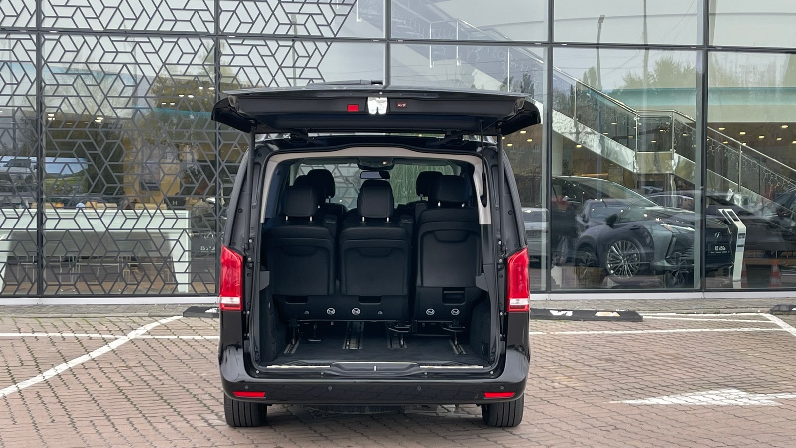 Інші авто MERCEDES-BENZ V-CLASS 2018 року, Мінівен, Лексус Київ Захід, м.Київ | Фото № 10 Інші авто MERCEDES-BENZ V-CLASS 2018 року з пробігом 106487 км, Мінівен, Лексус Київ Захід, м.Київ - 2287000 ГРН | Фото № 10