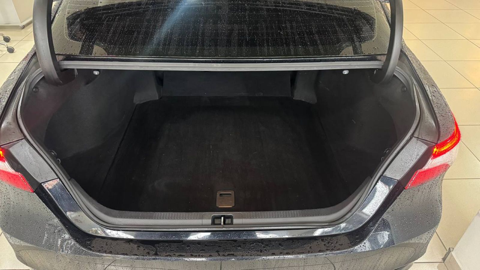 Toyota CAMRY 2019 року, Седан, Тойота Центр Ужгород "Карат Мотор", м.Ужгород | Фото № 10 Toyota CAMRY 2019 року з пробігом 119934 км, Седан, Тойота Центр Ужгород "Карат Мотор", м.Ужгород - 943000 ГРН | Фото № 10