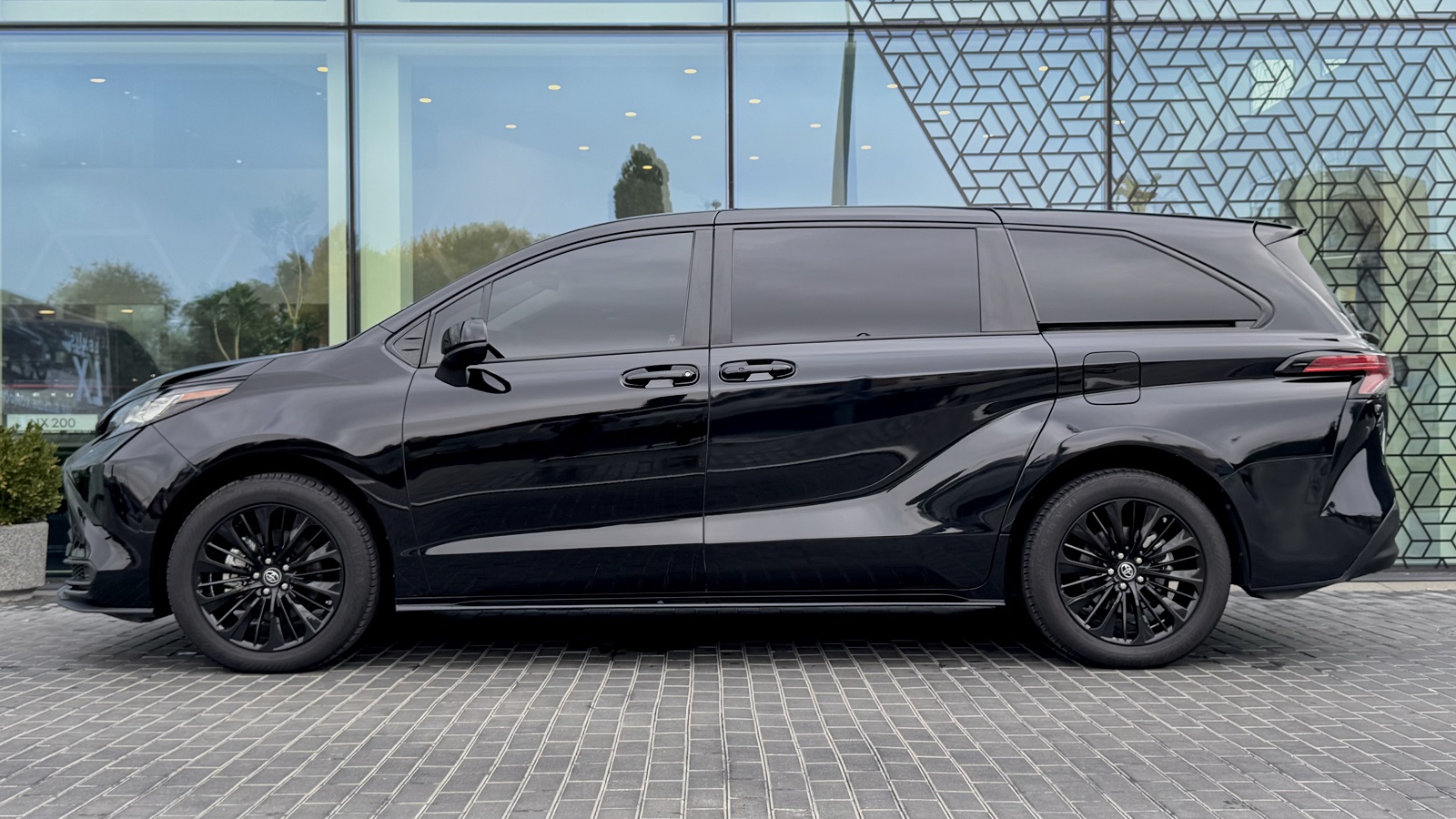 Toyota SIENNA 2022 року, Універсал, Лексус Одеса, м.Одеса | Фото № 3 Toyota SIENNA 2022 року з пробігом 54958 км, Універсал, Лексус Одеса, м.Одеса - 1839920 ГРН | Фото № 3