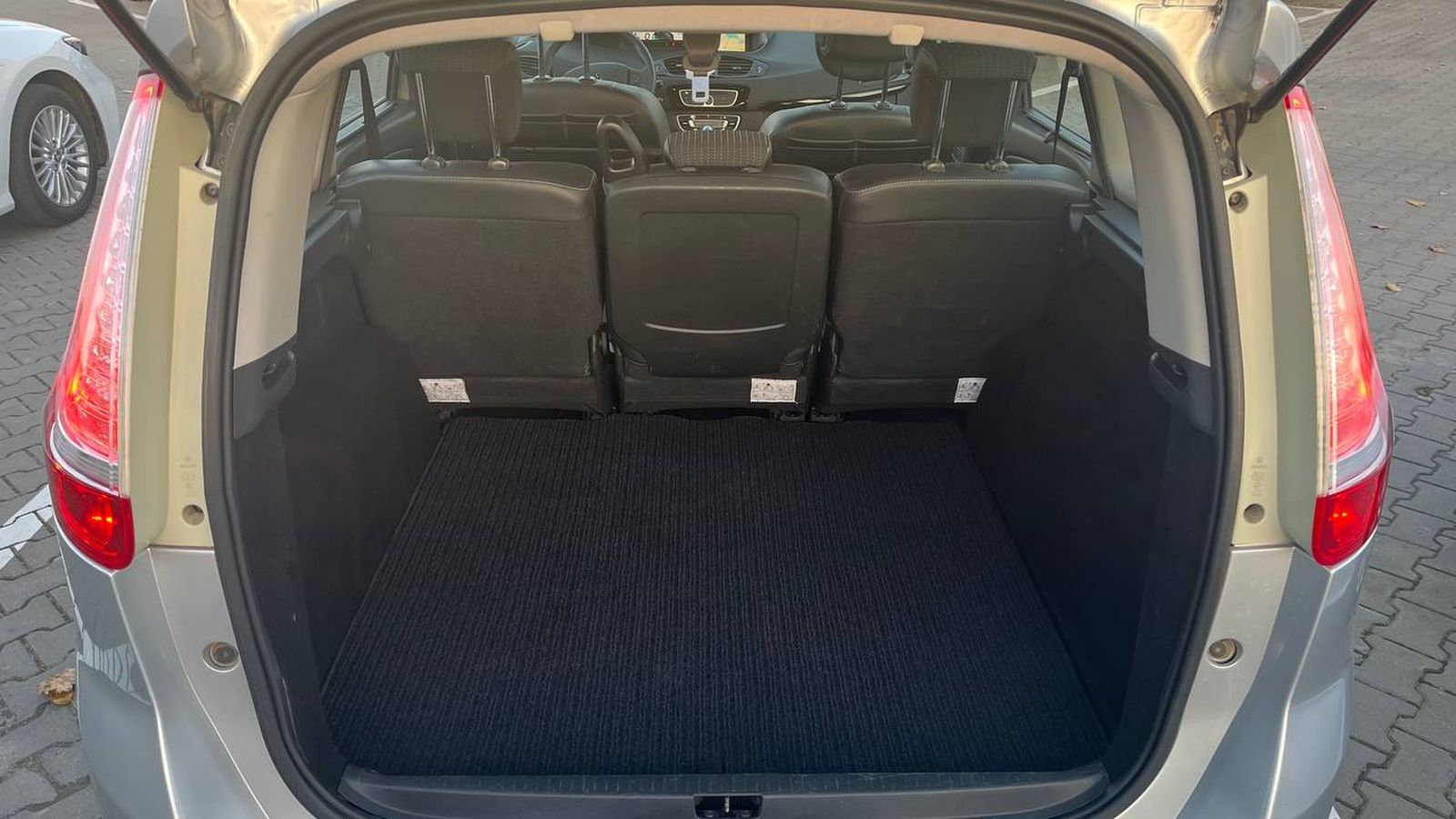 Інші авто RENAULT SCENIC 2011 року, Універсал, Тойота Центр Хмельницький "Гранд Мотор", м.Хмельницький | Фото № 7 Інші авто RENAULT SCENIC 2011 року з пробігом 264639 км, Універсал, Тойота Центр Хмельницький "Гранд Мотор", м.Хмельницький - 273600 ГРН | Фото № 7