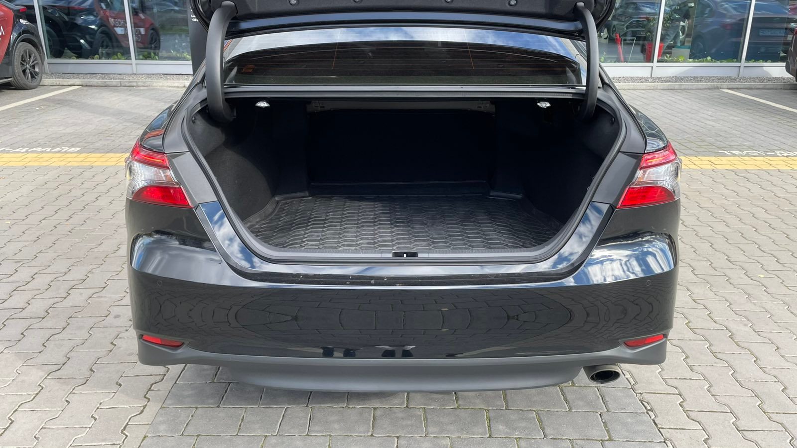 Toyota CAMRY 2021 року, Седан, Тойота Центр Івано-Франківськ "Класик-Авто", м.Івано-Франківськ | Фото № 10 Toyota CAMRY 2021 року з пробігом 38480 км, Седан, Тойота Центр Івано-Франківськ "Класик-Авто", м.Івано-Франківськ - 1242000 ГРН | Фото № 10