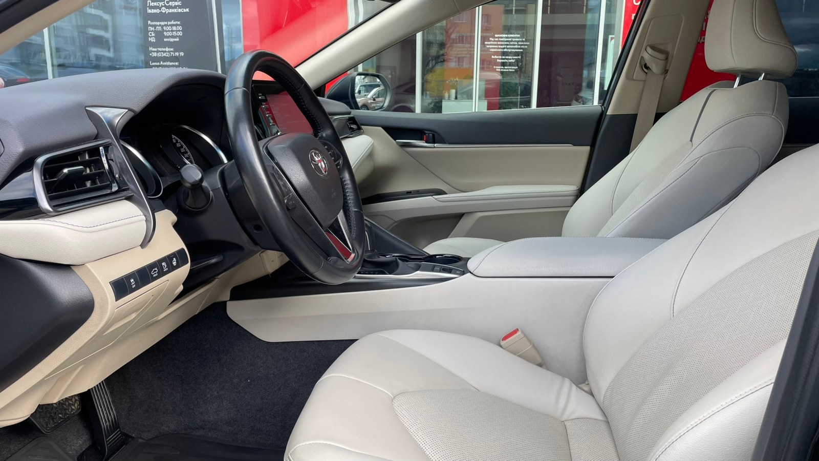 Toyota CAMRY 2021 року, Седан, Тойота Центр Івано-Франківськ "Класик-Авто", м.Івано-Франківськ | Фото № 12 Toyota CAMRY 2021 року з пробігом 38480 км, Седан, Тойота Центр Івано-Франківськ "Класик-Авто", м.Івано-Франківськ - 1242000 ГРН | Фото № 12